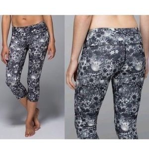 Lululemon Flowabunga Crop Wunder Unders